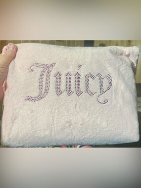Juicy Couture NWT pink faux fur cosmetic makeup bag